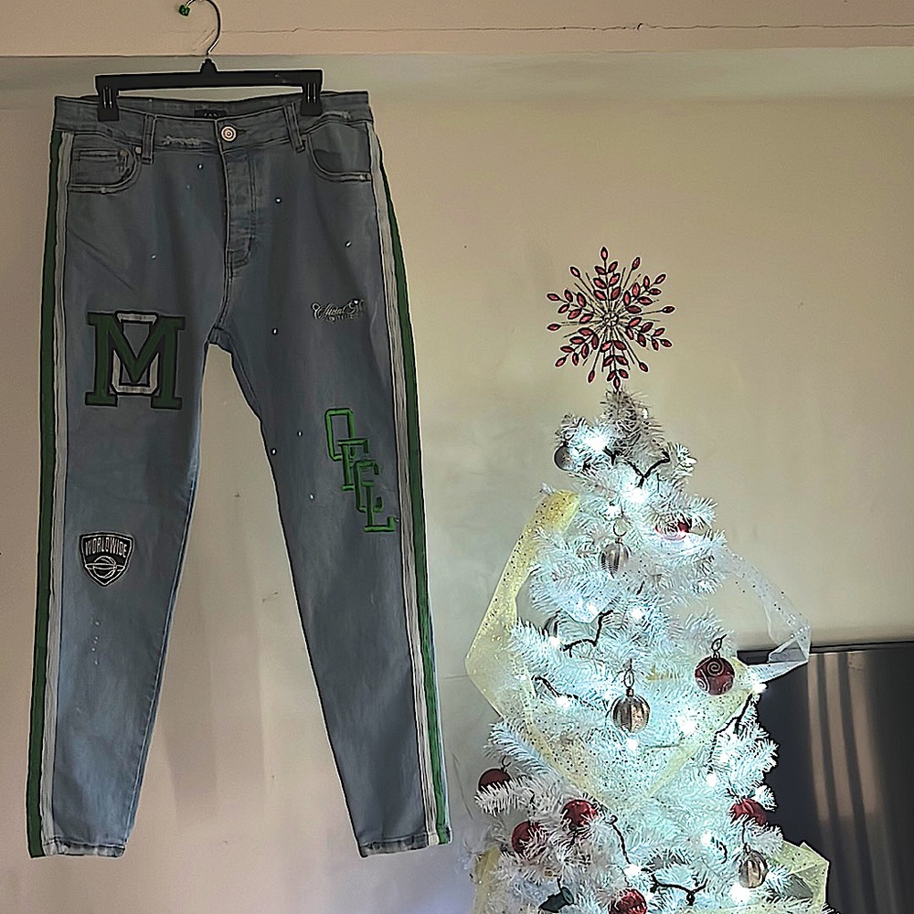 SKINNY STRETCH VARSITY JEANS WITH SIDE TAPE 🏈💚